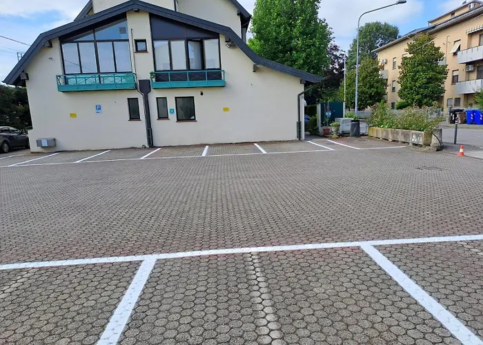 מלון Ducathotel Torrile